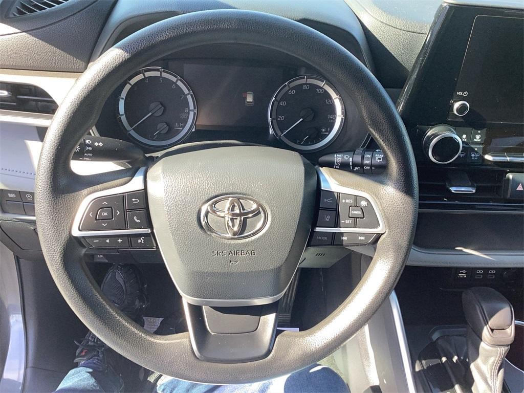used 2023 Toyota Highlander car, priced at $29,500