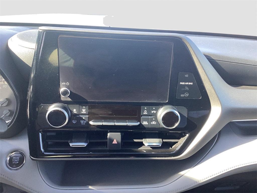 used 2023 Toyota Highlander car, priced at $29,500