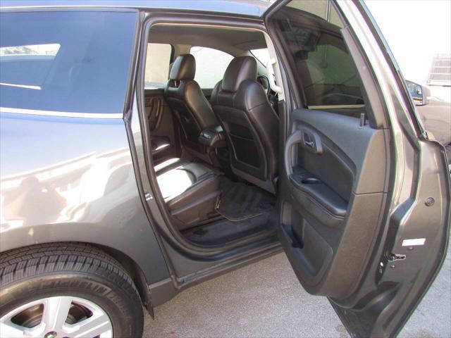 used 2009 Chevrolet Traverse car, priced at $9,900