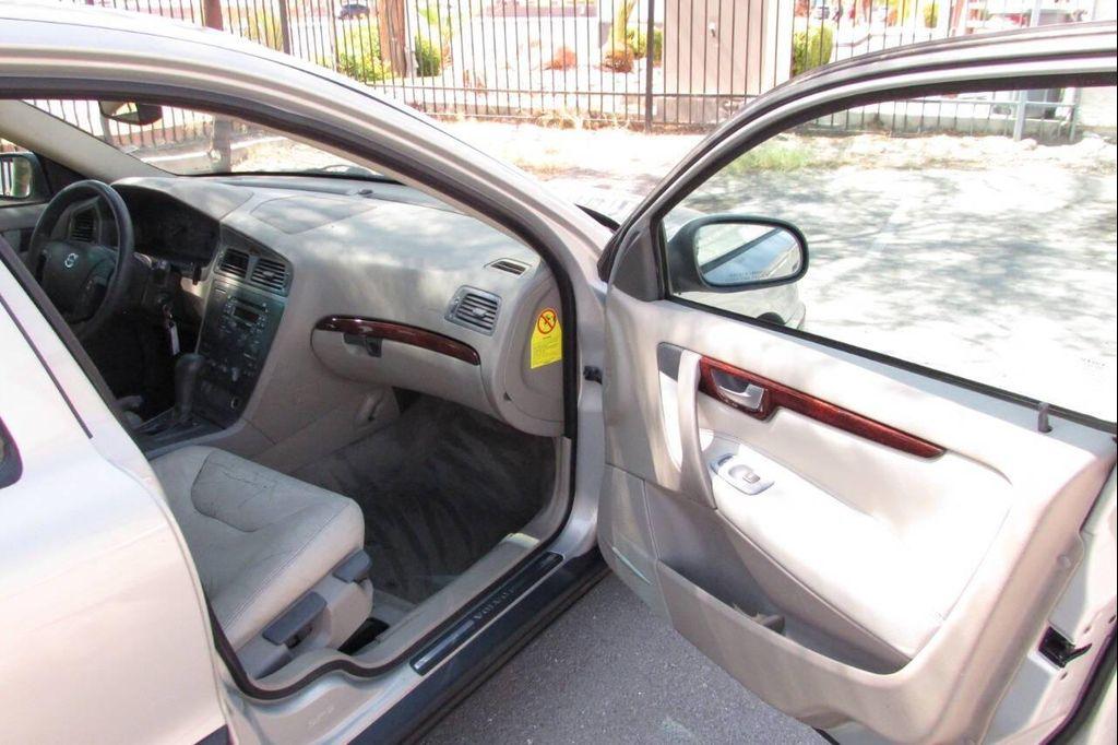 used 2001 Volvo V70 car, priced at $5,995