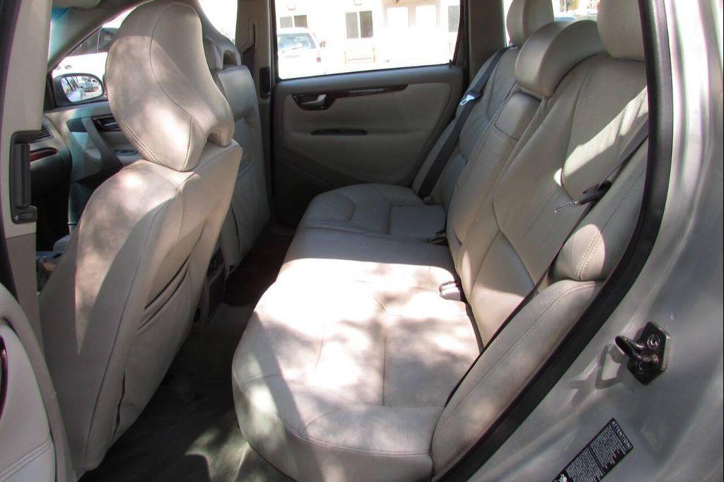 used 2001 Volvo V70 car, priced at $5,995