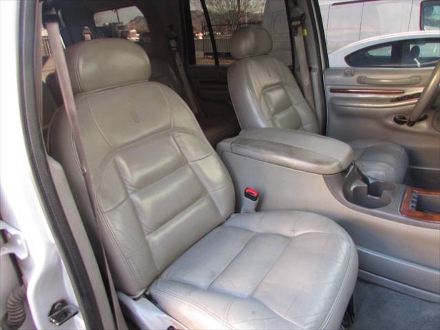 used 2000 Lincoln Navigator car, priced at $8,995