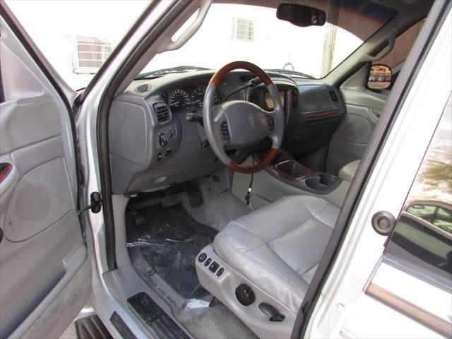 used 2000 Lincoln Navigator car, priced at $8,995