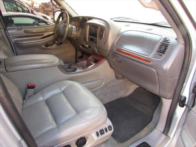 used 2000 Lincoln Navigator car, priced at $8,995