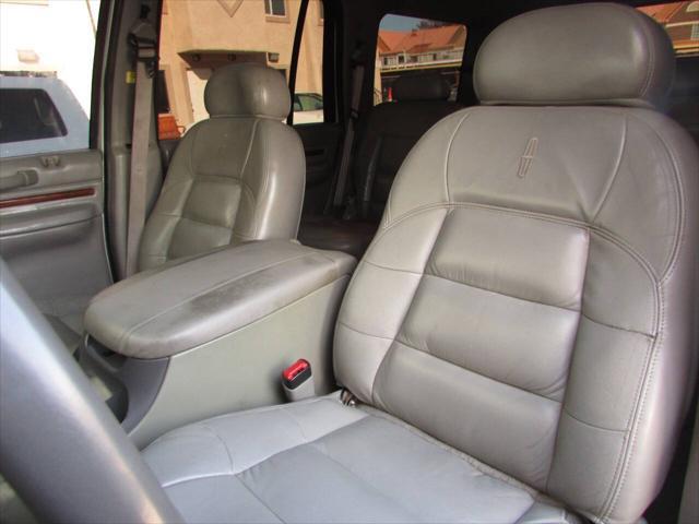 used 2000 Lincoln Navigator car, priced at $8,995