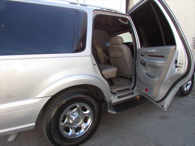 used 2000 Lincoln Navigator car, priced at $8,995