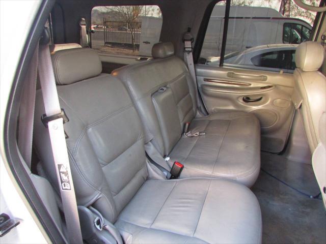 used 2000 Lincoln Navigator car, priced at $8,995