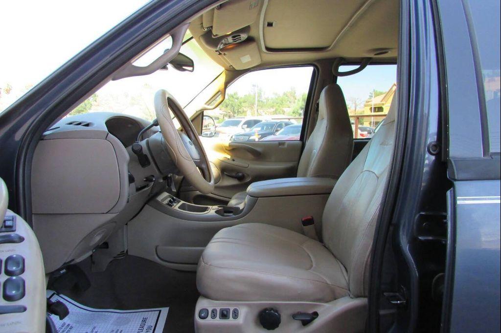 used 2000 Ford Expedition car, priced at $4,995
