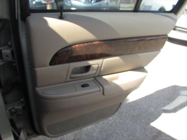 used 2004 Mercury Grand Marquis car, priced at $6,995