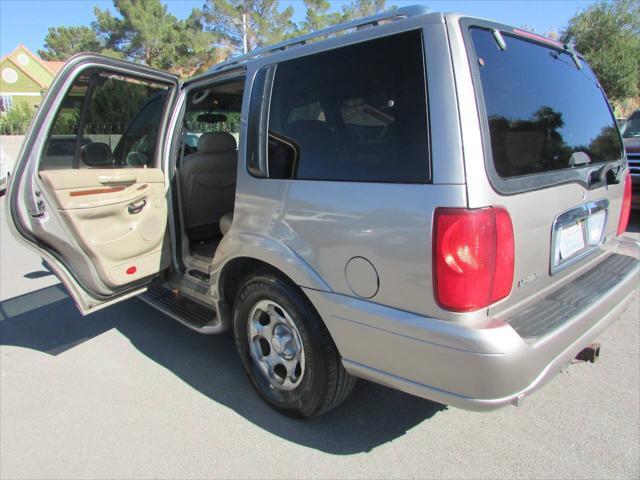 used 2000 Lincoln Navigator car, priced at $7,995