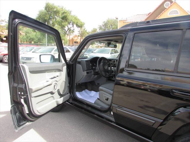 used 2007 Jeep Commander car, priced at $8,995