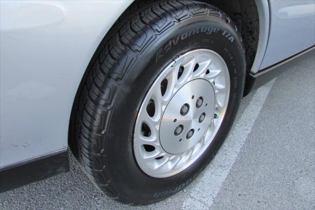 used 2000 Saturn LS car, priced at $5,995