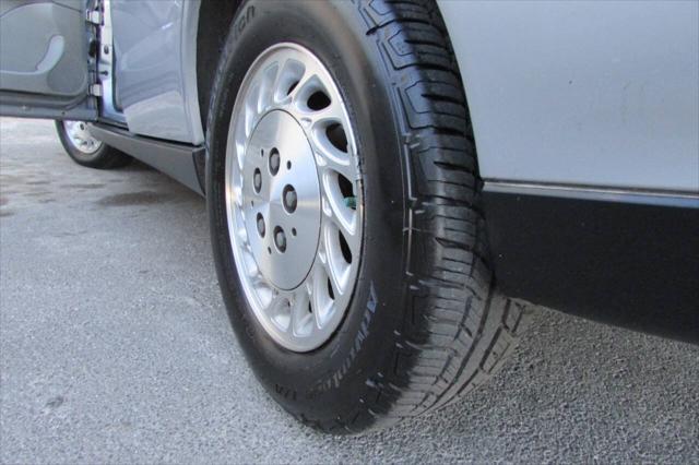 used 2000 Saturn LS car, priced at $5,995