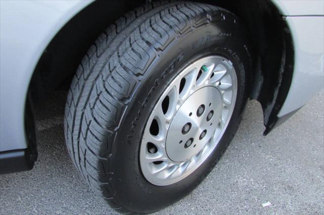 used 2000 Saturn LS car, priced at $5,995