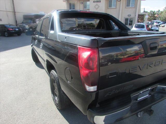 used 2005 Chevrolet Avalanche car, priced at $8,995