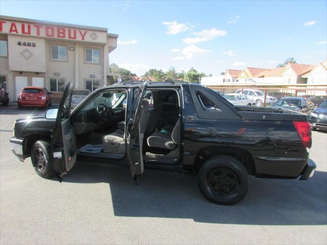 used 2005 Chevrolet Avalanche car, priced at $8,995