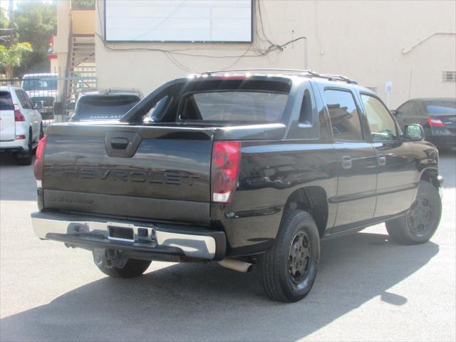 used 2005 Chevrolet Avalanche car, priced at $8,995