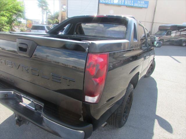 used 2005 Chevrolet Avalanche car, priced at $8,995