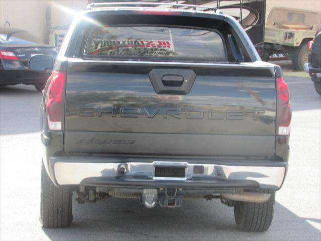 used 2005 Chevrolet Avalanche car, priced at $8,995