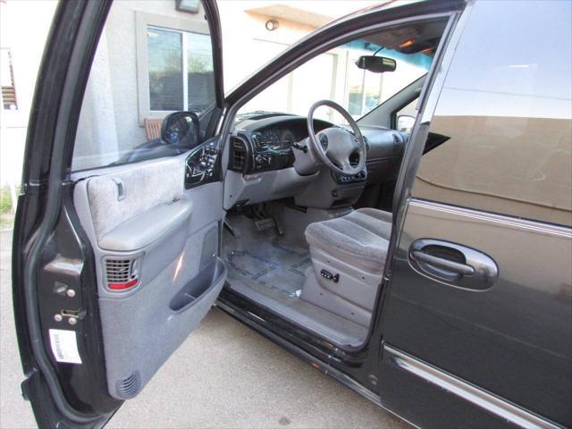 used 2000 Dodge Grand Caravan car, priced at $4,995