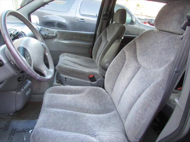 used 2000 Dodge Grand Caravan car, priced at $4,995