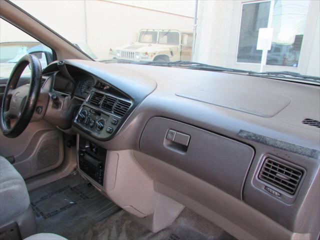 used 2000 Toyota Sienna car, priced at $5,995