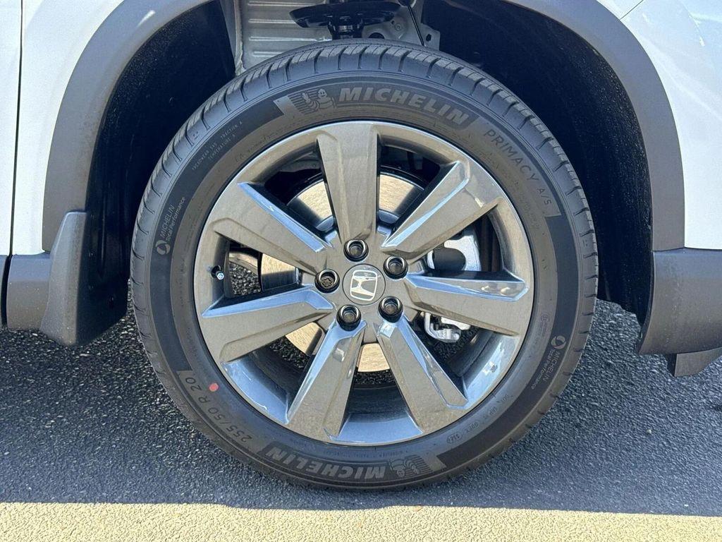 new 2025 Honda Pilot car, priced at $42,638