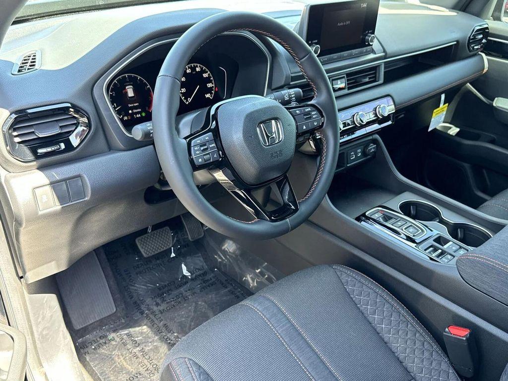 new 2025 Honda Pilot car, priced at $42,638