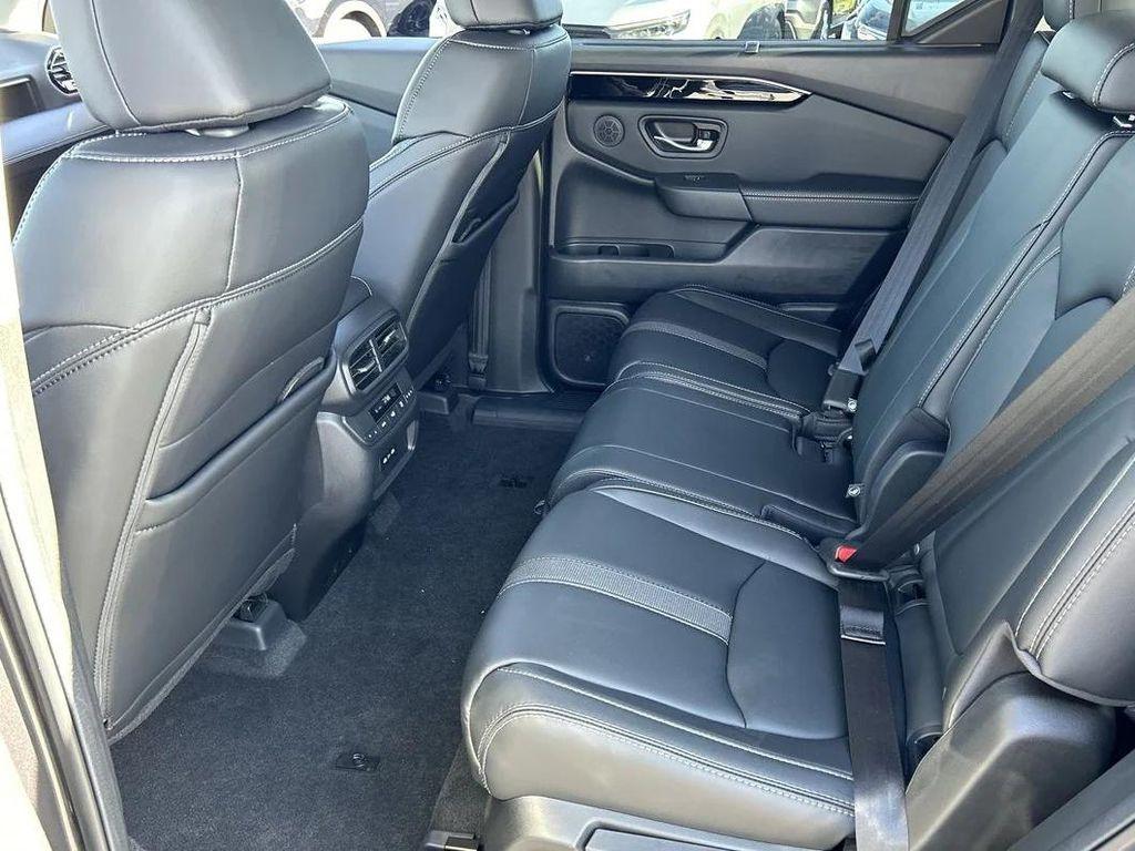 new 2025 Honda Pilot car, priced at $43,637