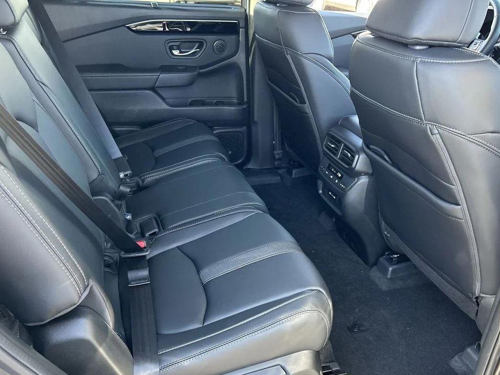 new 2025 Honda Pilot car, priced at $43,637