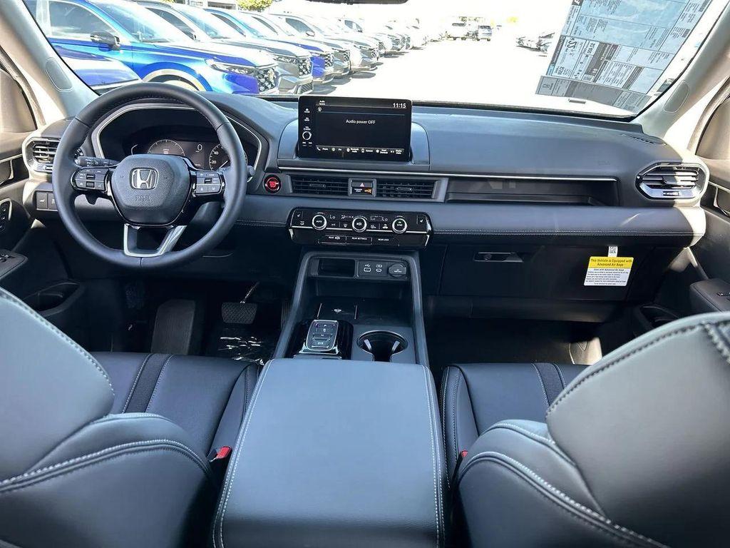 new 2025 Honda Pilot car, priced at $43,637