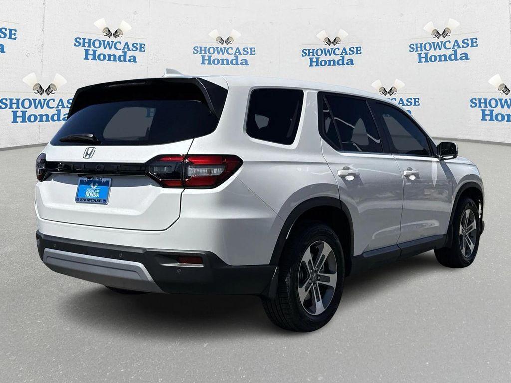 new 2025 Honda Pilot car, priced at $43,637