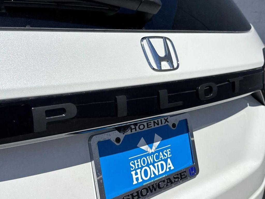 new 2025 Honda Pilot car, priced at $43,637