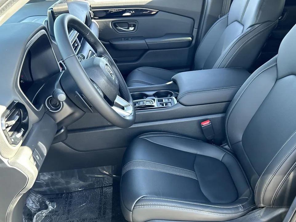 new 2025 Honda Pilot car, priced at $43,637