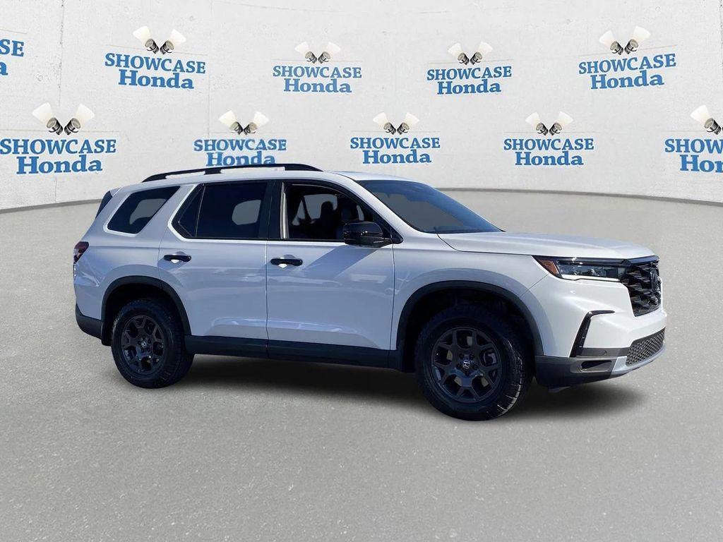 new 2025 Honda Pilot car, priced at $48,724