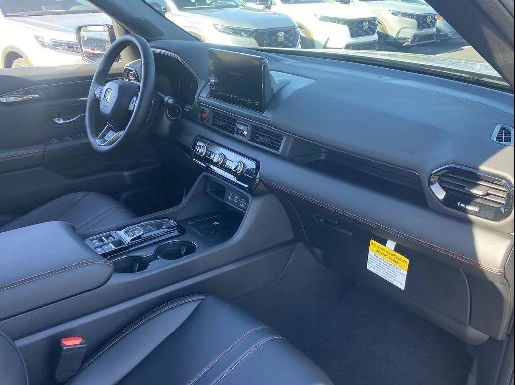 new 2025 Honda Pilot car, priced at $48,724