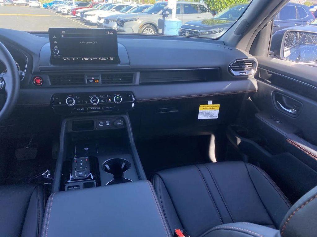 new 2025 Honda Pilot car, priced at $48,724