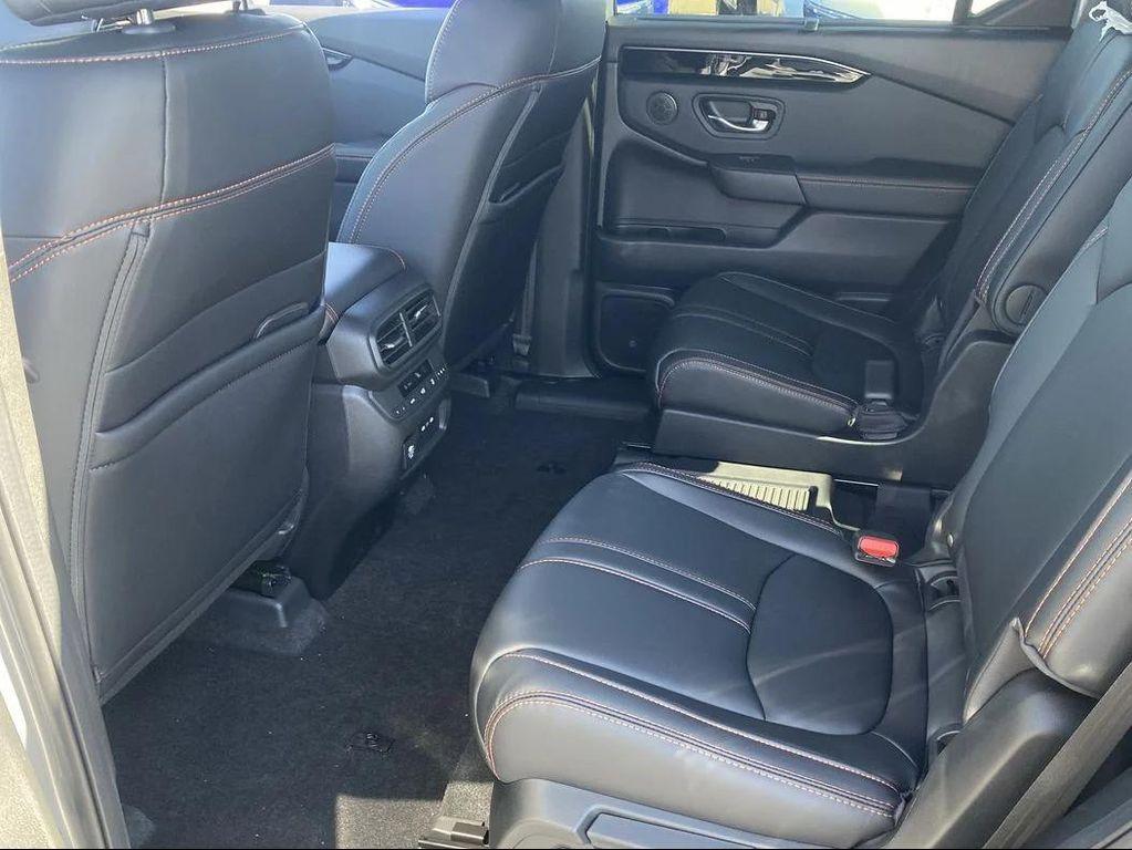 new 2025 Honda Pilot car, priced at $48,252