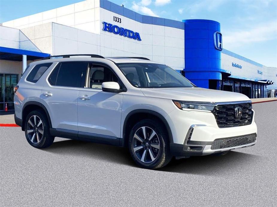 new 2025 Honda Pilot car, priced at $45,019