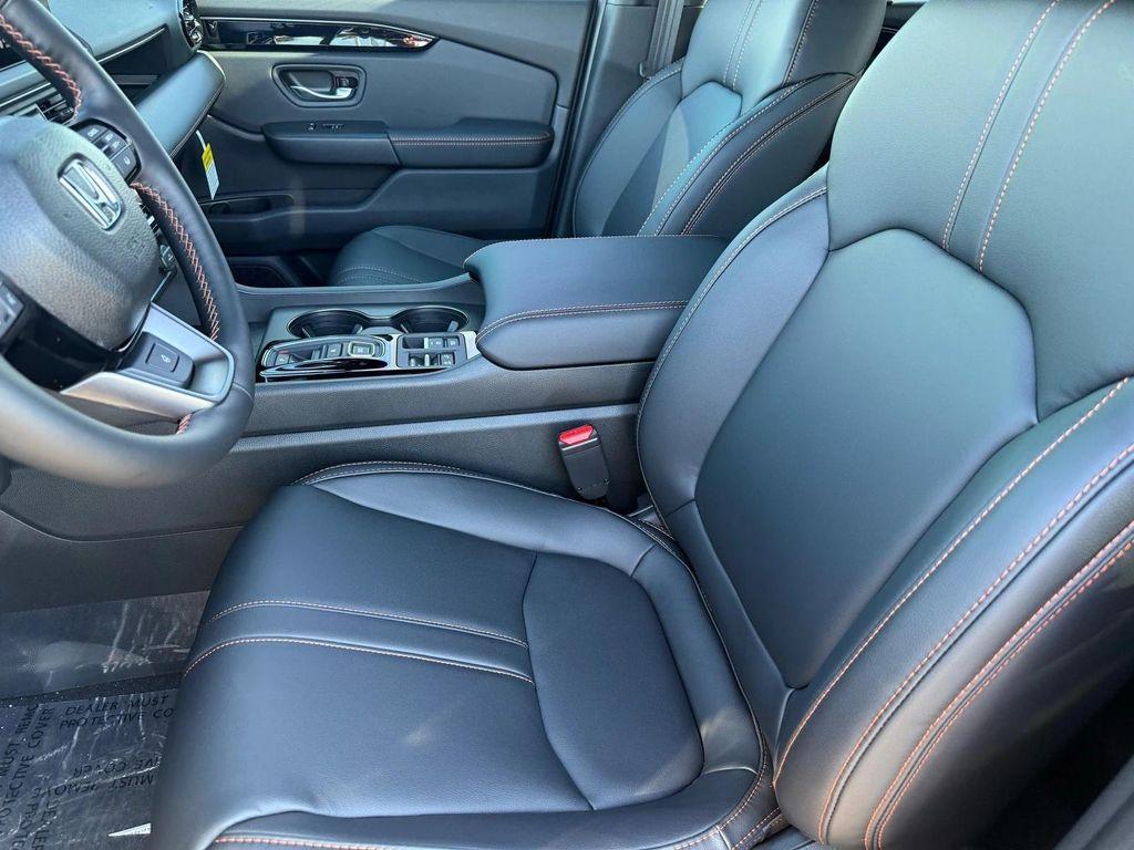 new 2025 Honda Pilot car, priced at $48,667