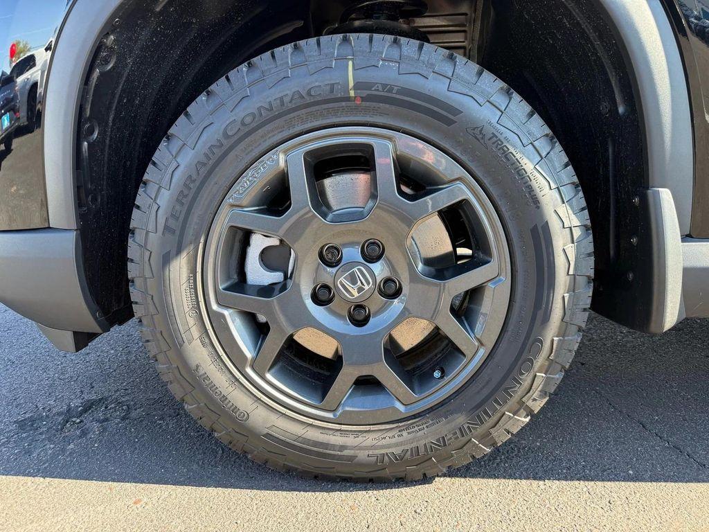 new 2025 Honda Pilot car, priced at $48,667