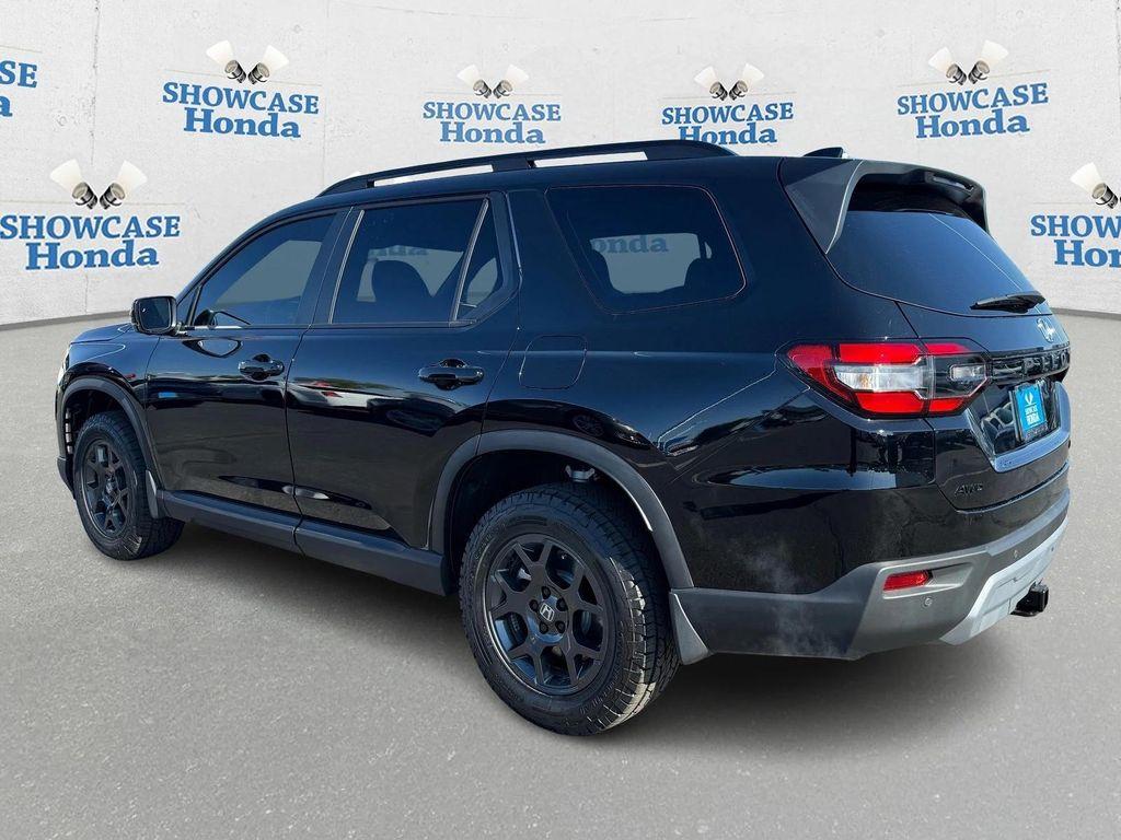 new 2025 Honda Pilot car, priced at $48,667