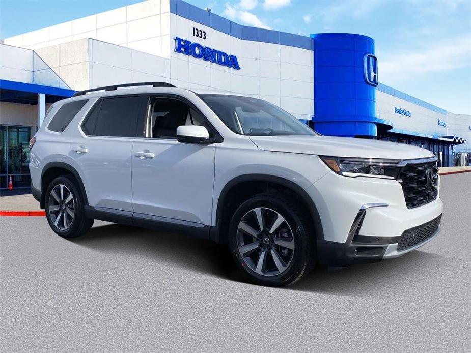 new 2025 Honda Pilot car, priced at $45,019