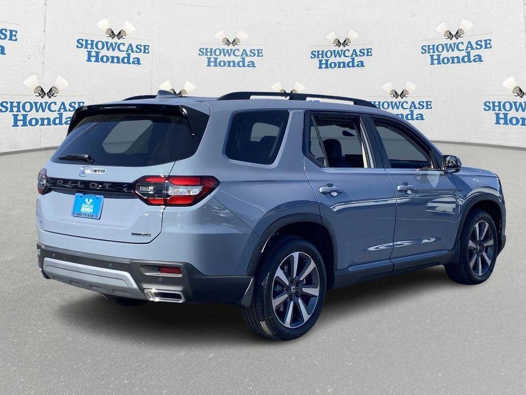 new 2025 Honda Pilot car, priced at $48,117