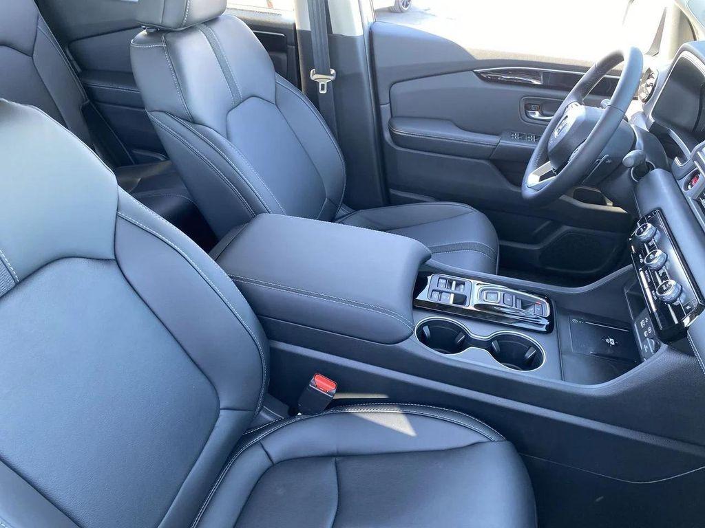 new 2025 Honda Pilot car, priced at $48,117
