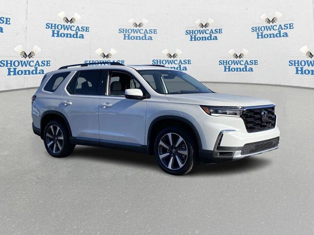 new 2025 Honda Pilot car, priced at $48,162