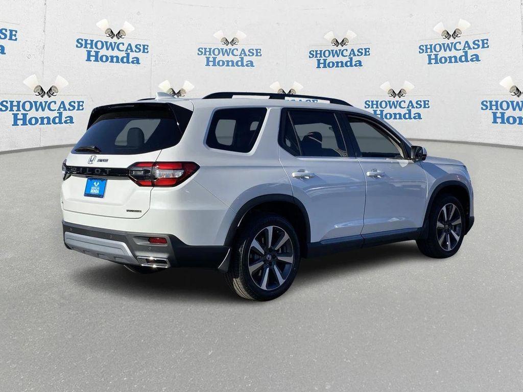 new 2025 Honda Pilot car, priced at $48,162
