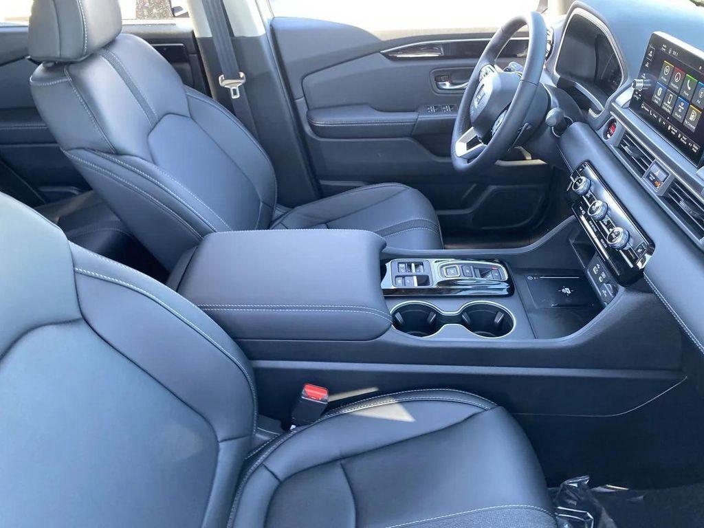 new 2025 Honda Pilot car, priced at $48,162