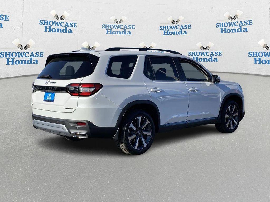 new 2025 Honda Pilot car, priced at $48,162