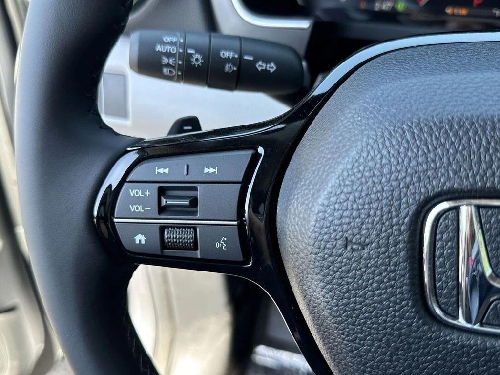 new 2025 Honda Pilot car, priced at $43,682
